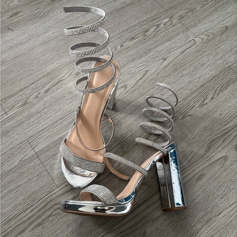 5/$25✨Elegant Silver Spiral Heels with Rhinestone Accents